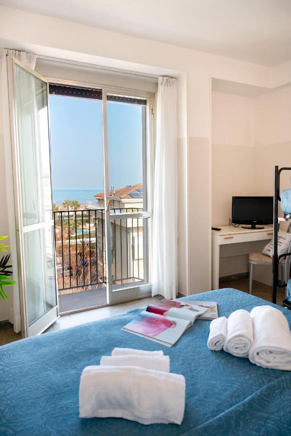 Hotel Selene - Vista Mare Riccione Extérieur photo