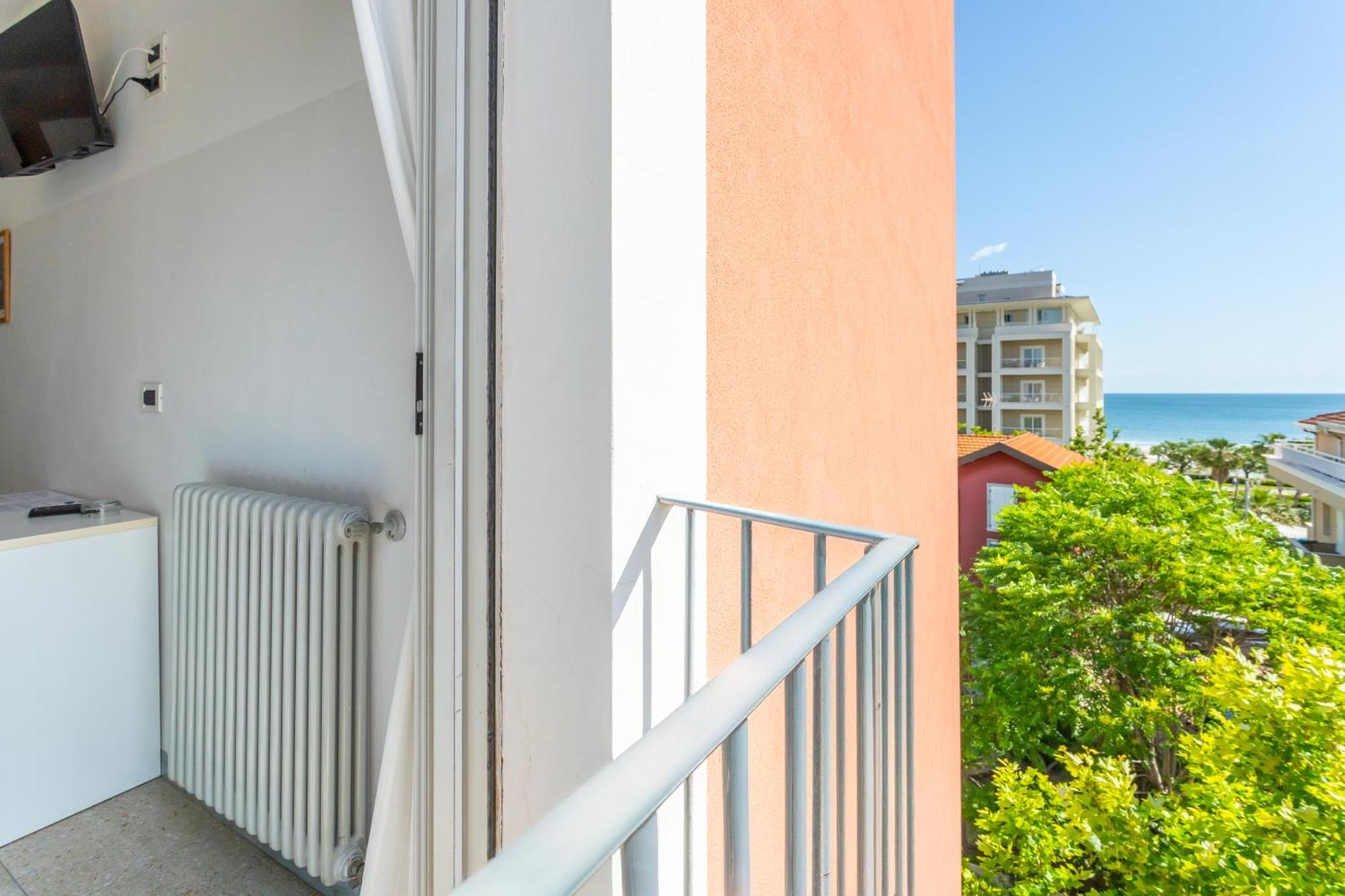 Hotel Selene - Vista Mare Riccione Extérieur photo